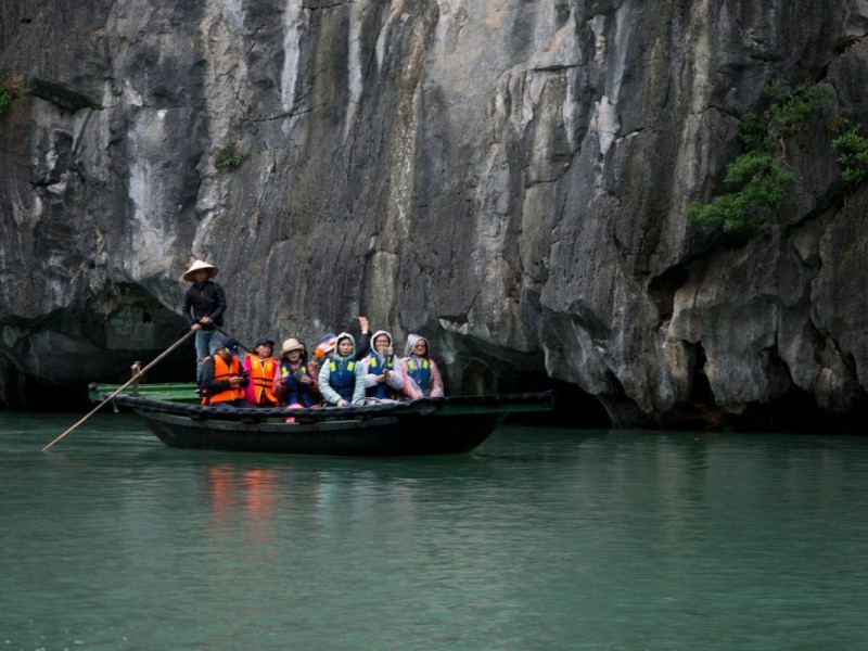 Bamboo Boats at Luon Cave Bamboo boats at Luon Cave, Halong Bay