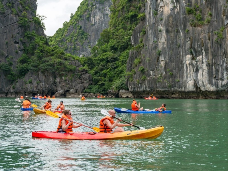 Best Kayaking Routes in Tung Sau Best kayaking spots in Tung Sau Vietnam