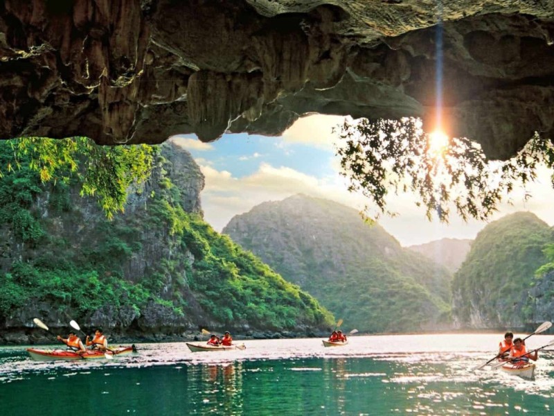 Highlights of Kayaking in Ha Long Bay Highlights of kayaking through Ha Long Bay’s scenic caves