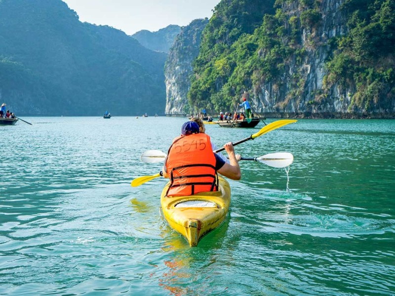 Popular Kayaking Spots in Ha Long Bay Top kayaking areas in Ha Long Bay