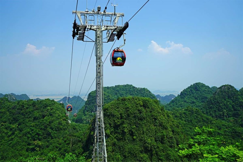 Cable Car Ride at Perfume Pagoda – A Scenic Ascent to Huong Tich Cave Cable car at Perfume Pagoda offering a scenic ride to Huong Tich Cave with stunning views of lush green mountains.