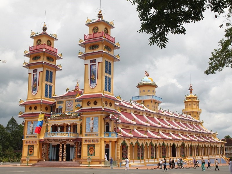 Cao Dai Temple in Tay Ninh - Vibrant Spiritual Hub Cao Dai Temple in Tay Ninh featuring its colorful architecture and spiritual significance.