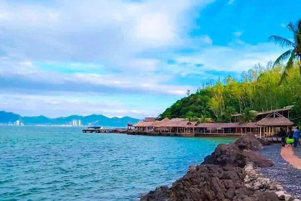 Coastal View of Con Sẻ Tre Village Coastal landscape with bamboo roofs and clear blue sea at Con Sẻ Tre Village near Nha Trang