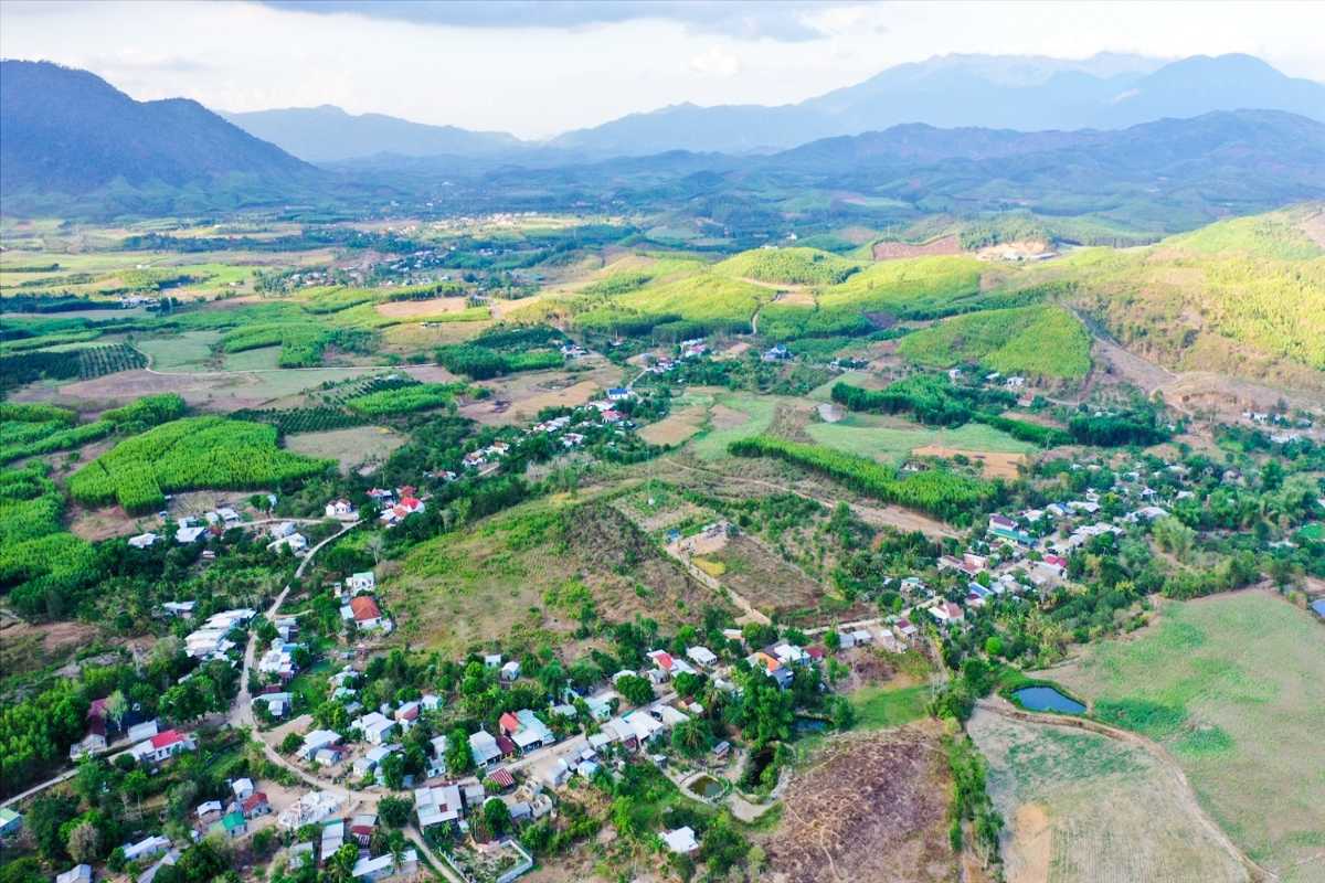 Khanh Vinh countryside panorama Wide-angle view of Khanh Vinh’s rolling hills, farms, and scattered rural homes