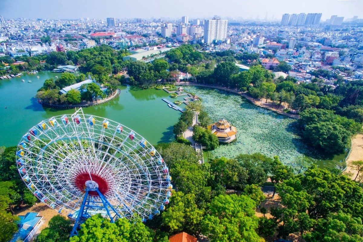 Aerial view of Ferris wheel at Dam Sen Water Park, Saigon