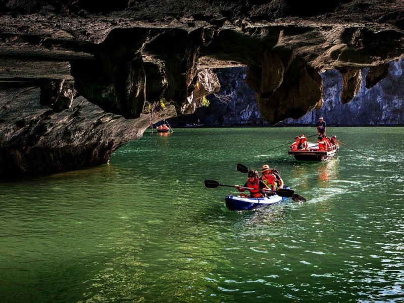 Discover Kayaking in Ha Long’s Dark and Light Cave Discover kayaking in Dark and Light Cave