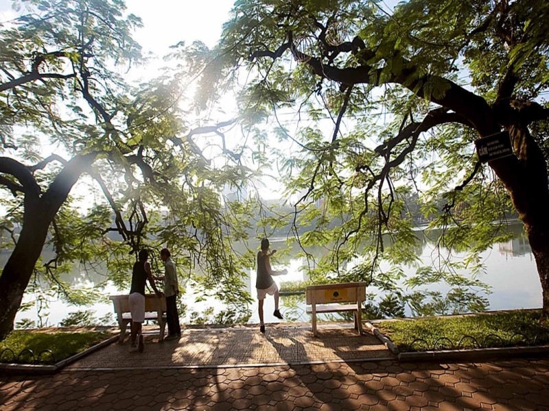 Early Morning Views at Hoàn Kiếm Lake Early morning scene at Hoàn Kiếm Lake in Hanoi