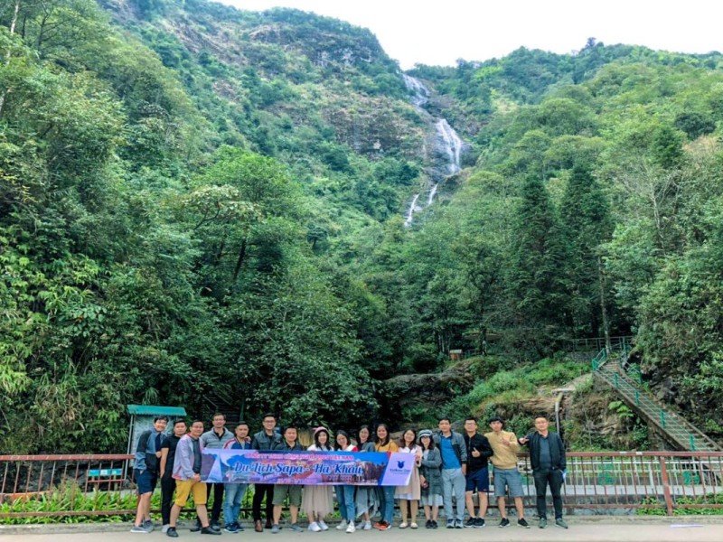 Group of tourists at Silver Waterfall Sapa