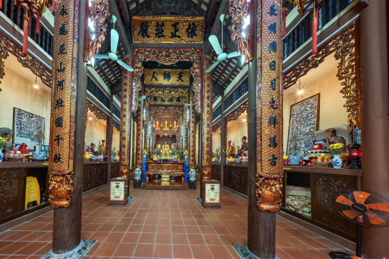 Inside Ly Quoc Su Pagoda, Hanoi The interior of Ly Quoc Su Pagoda in Hanoi, featuring intricately carved wooden pillars and Buddha statues.