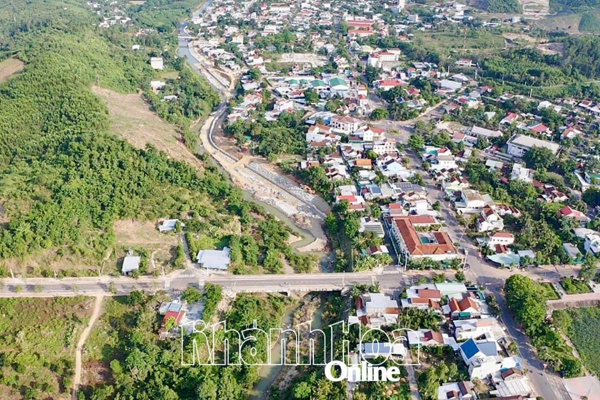 Aerial view of Khanh Vinh Town in Khanh Hoa surrounded by hills and the Cai River