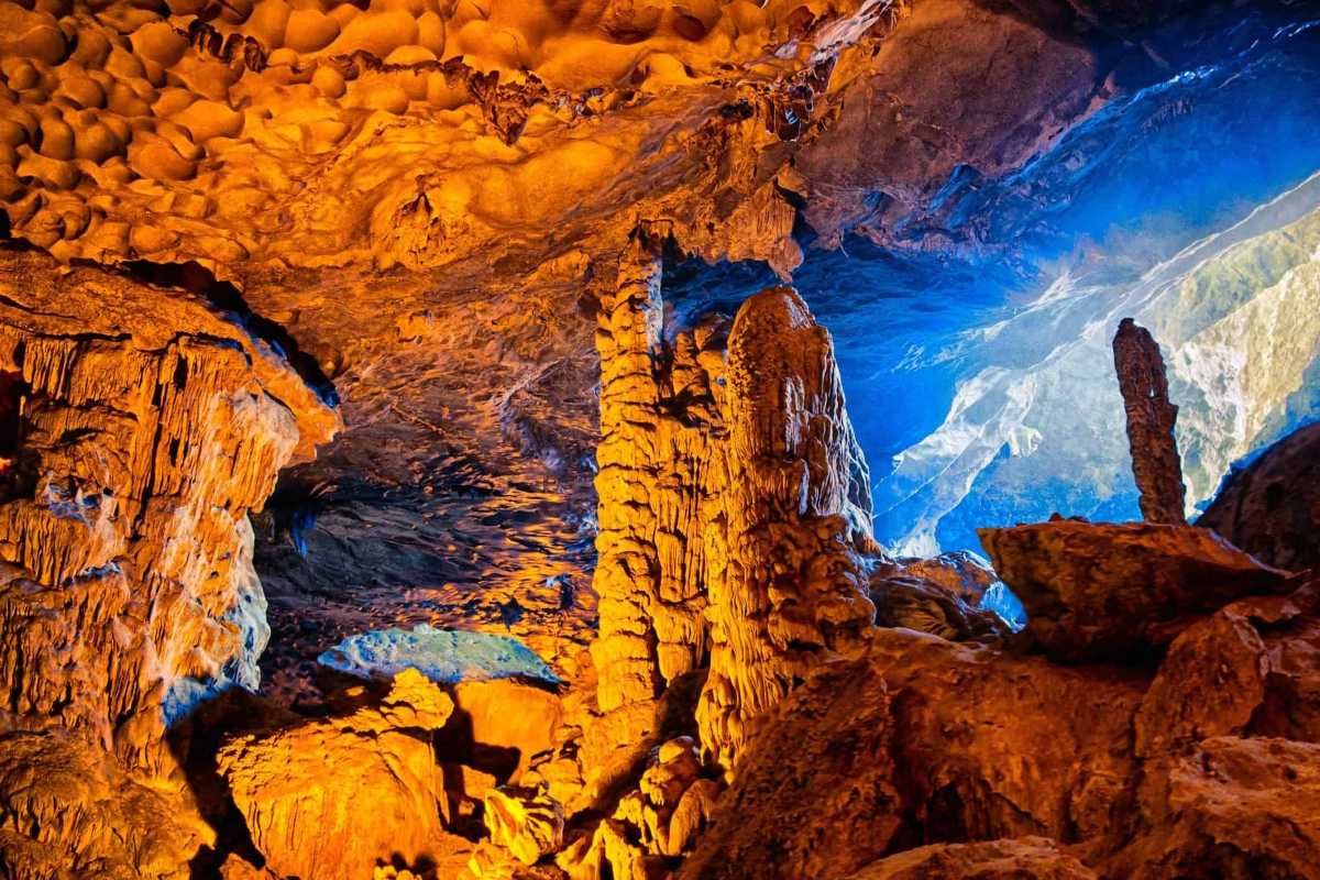 Me Cung Cave Halong Bay showcases stunning natural rock formations illuminated by sunlit light rays