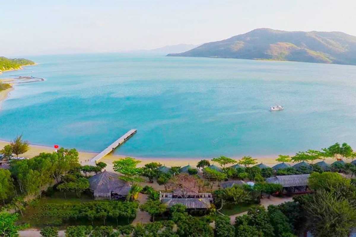 Aerial view of eco-tourism park in Nha Phu Bay Eco-tourism park featuring lush greenery, walking paths, and small lakes in Nha Phu Bay, Nha Trang, promoting sustainable tourism.