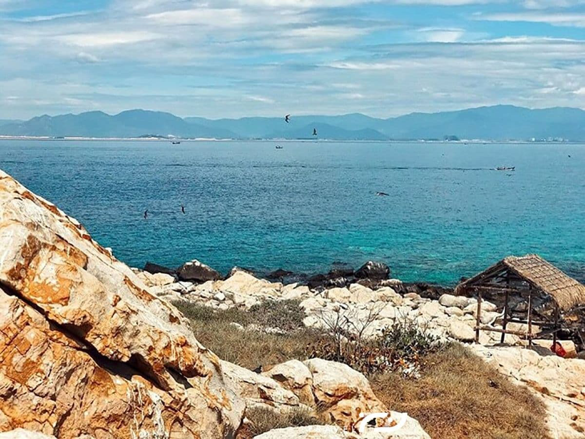 Rocky islet surrounded by blue sea near Hon Noi Islands Rocky islet surrounded by blue sea near Hon Noi Islands in Nha Trang