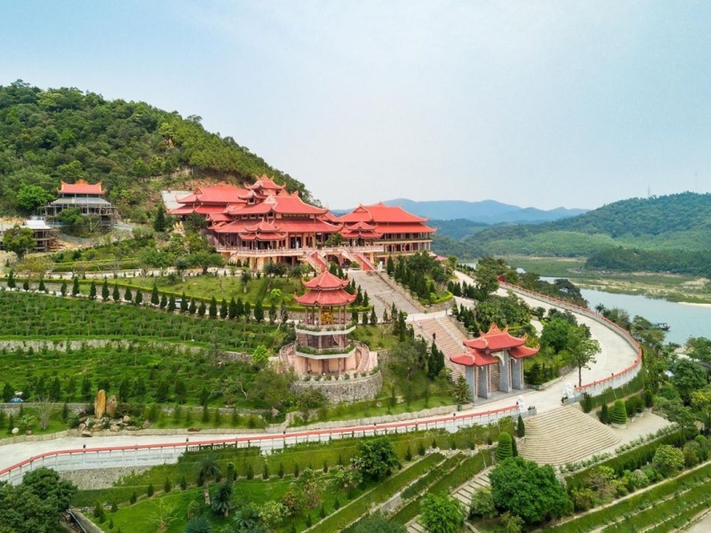 Cai Bau Pagoda in Quang Ninh surrounded by lush greenery