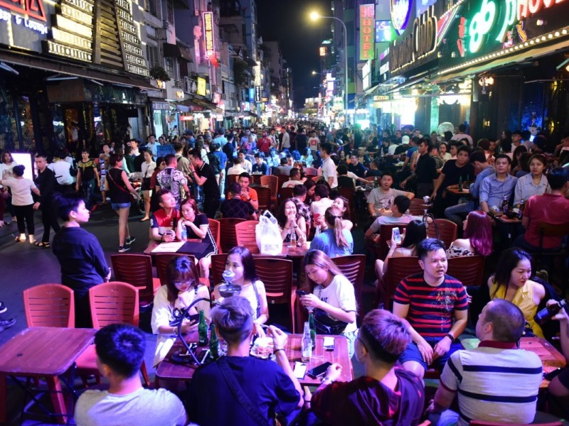Street Dining on Bui Vien Street Outdoor street dining on Bui Vien Street, Ho Chi Minh City