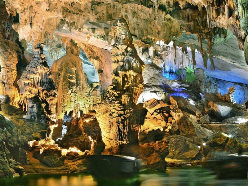 Thien Cung Cave – One of Vietnam’s Top 10 Most Beautiful Caves Thien Cung Cave, ranked among the top 10 most beautiful caves in Vietnam, featuring intricate formations and vivid lighting.