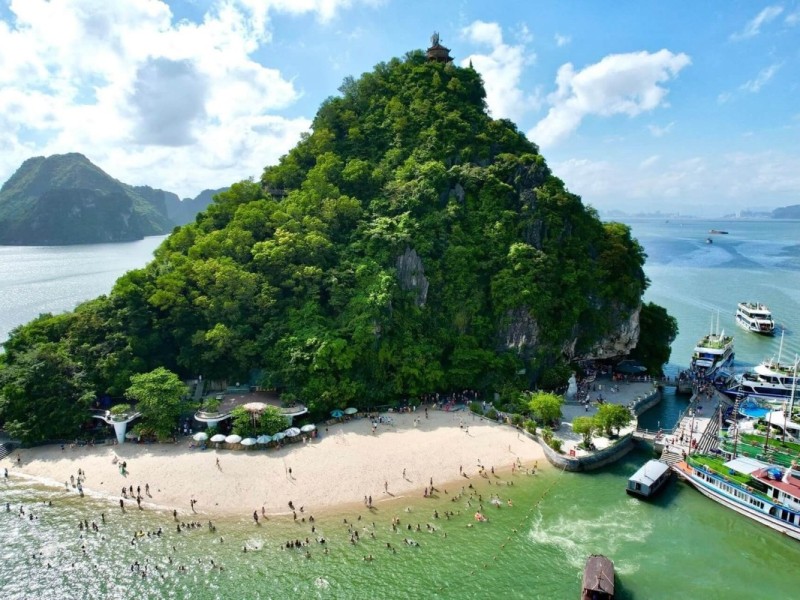 Ti Top Island Swimming Adventure Swimming at Ti Top Island in Halong Bay