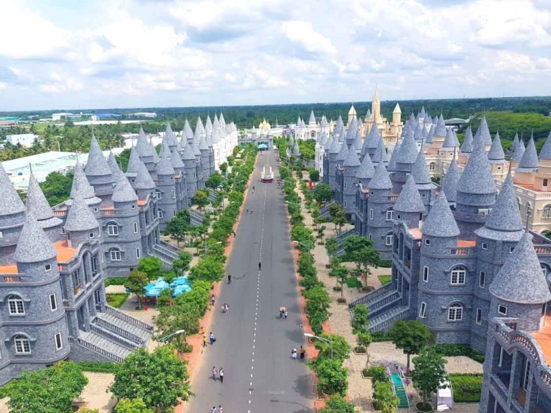 Aerial View of Kittyd & Minnied Amusement Park Hau Giang Aerial view of Kittyd & Minnied Amusement Park, Hau Giang's fun-filled destination