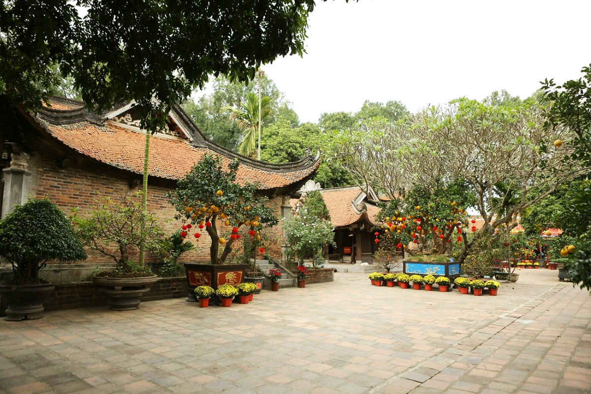 Bac Giang traditional temple courtyard surrounded by vibrant trees and colorful decorations