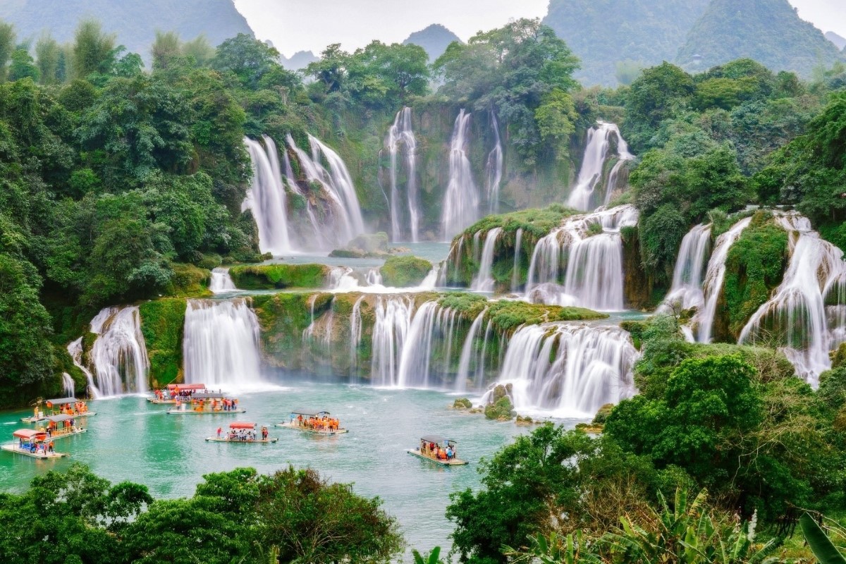 A view of the Ban Gioc Waterfalls in Cao Bang, one of the most majestic waterfalls in Vietnam.