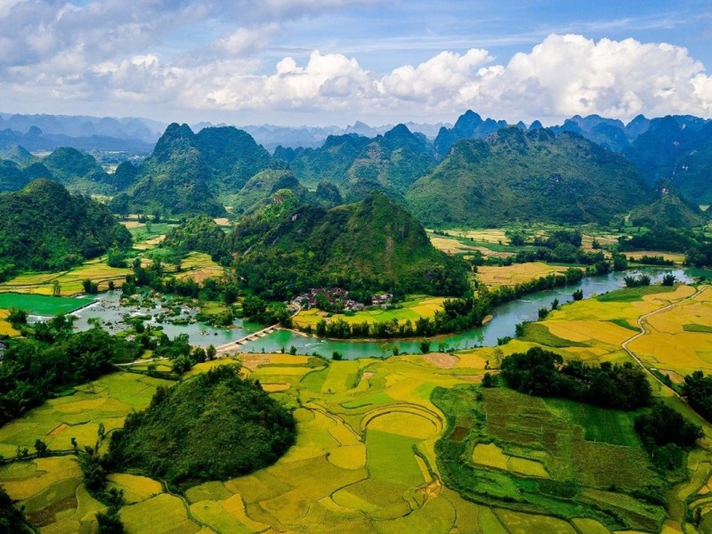 Cao Bang's Scenic Landscape Sweeping landscape view of Cao Bang's lush greenery, winding rivers, and misty mountains.