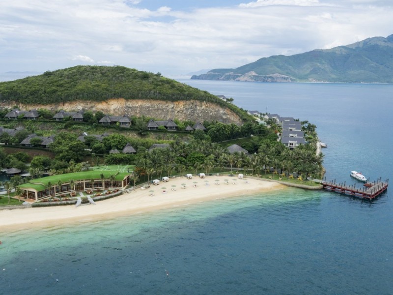 Coastal Cityscape of Nha Trang Panoramic view of Nha Trang's coastal cityscape with turquoise water and mountainous backdrop.