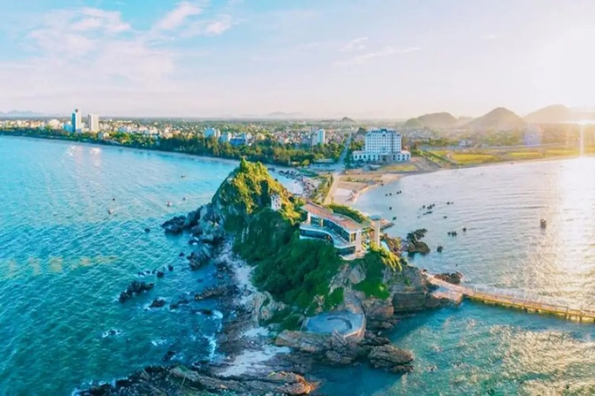 Cua Lo Beach Sunrise - Coastal Beauty of Nghe An Cua Lo Beach with sunrise view, showcasing the scenic coastline of Nghe An.