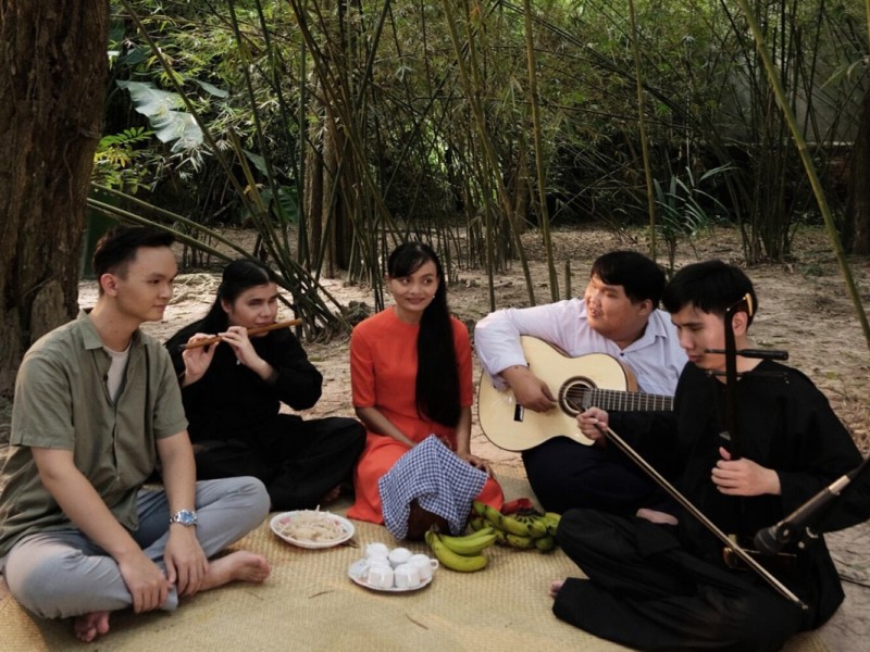Don Ca Tai Tu Traditional Show Vinh Long Traditional Don Ca Tai Tu show in Vinh Long with musicians performing