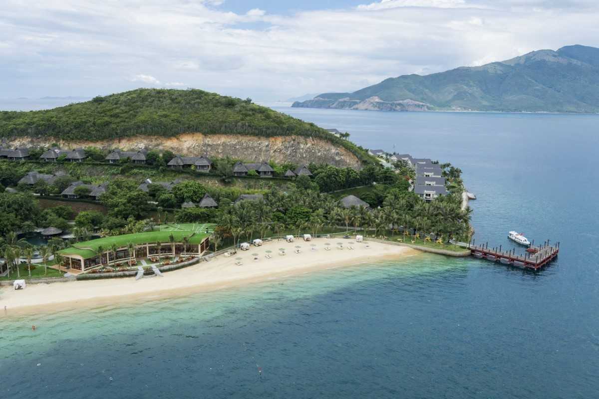 Hon Tre Island Nha Trang Scenic view of Hon Tre Island showing green hills, beach resorts, and surrounding ocean.