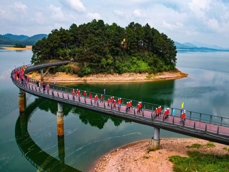 Ke Go Lake Bridge View in Ha Tinh Ke Go Lake bridge view in Ha Tinh, connecting small islands over the serene lake