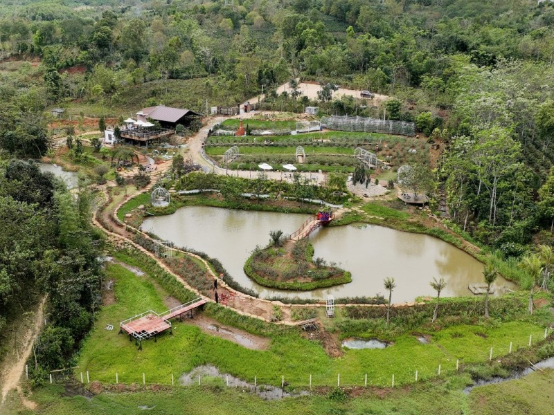 Khe Sanh in Quang Tri! Khe Sanh in Quang Tri, a historic location with war remnants.