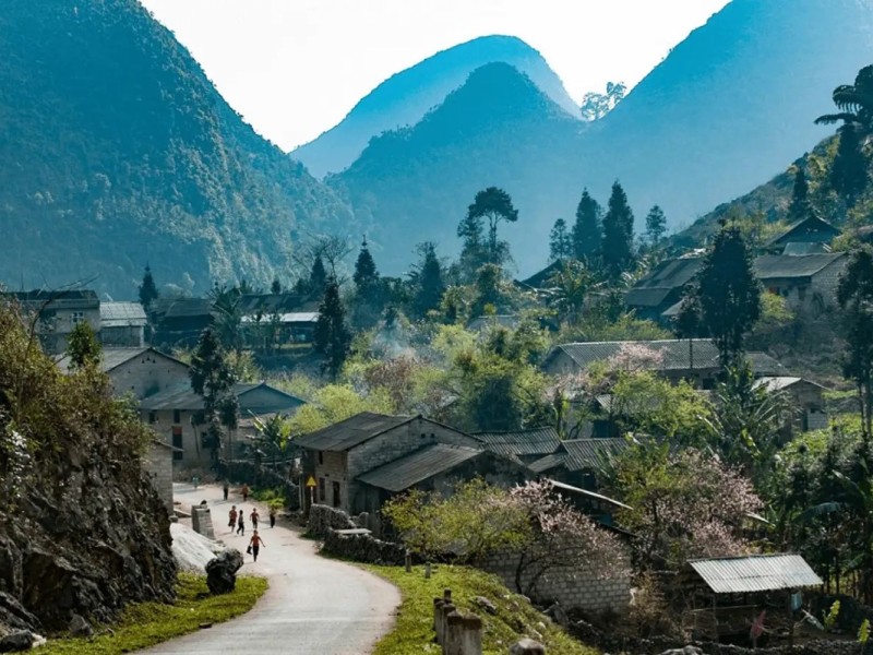 Sung La Valley in Ha Giang The scenic Sung La Valley in Ha Giang, Vietnam, with green fields and traditional houses surrounded by mountains.