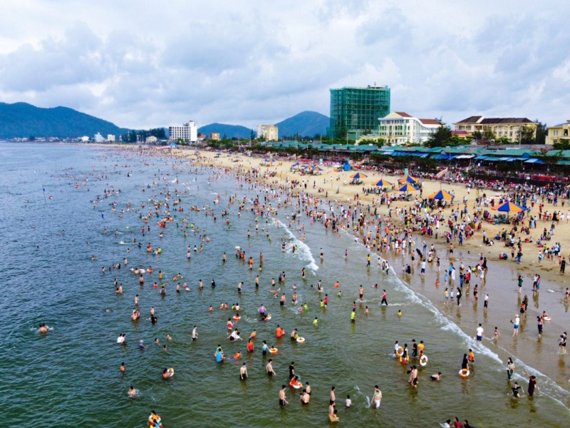 Thien Cam Beach Rocky Shore Ha Tinh Rocky shoreline of Thien Cam Beach in Ha Tinh, a peaceful coastal escape