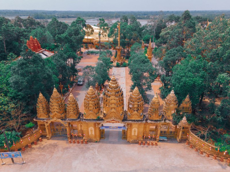 Vam Ray Pagoda in Tra Vinh Arial View Aerial view of Vam Ray Pagoda in Tra Vinh, highlighting its Khmer architecture.