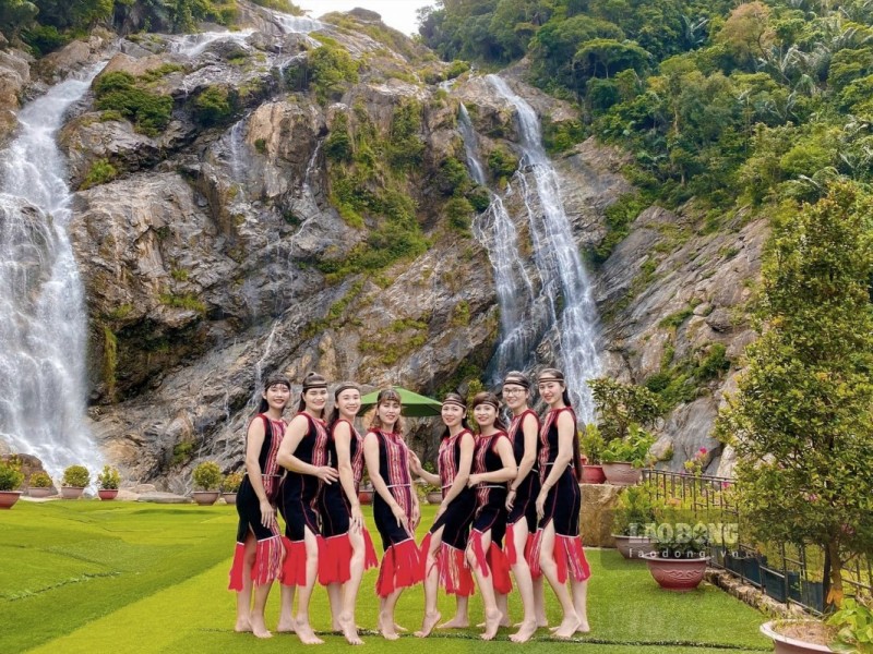 White Waterfall Minh Long Quang Ngai! Group of tourists enjoying White Waterfall Minh Long Quang Ngai with scenic surroundings.