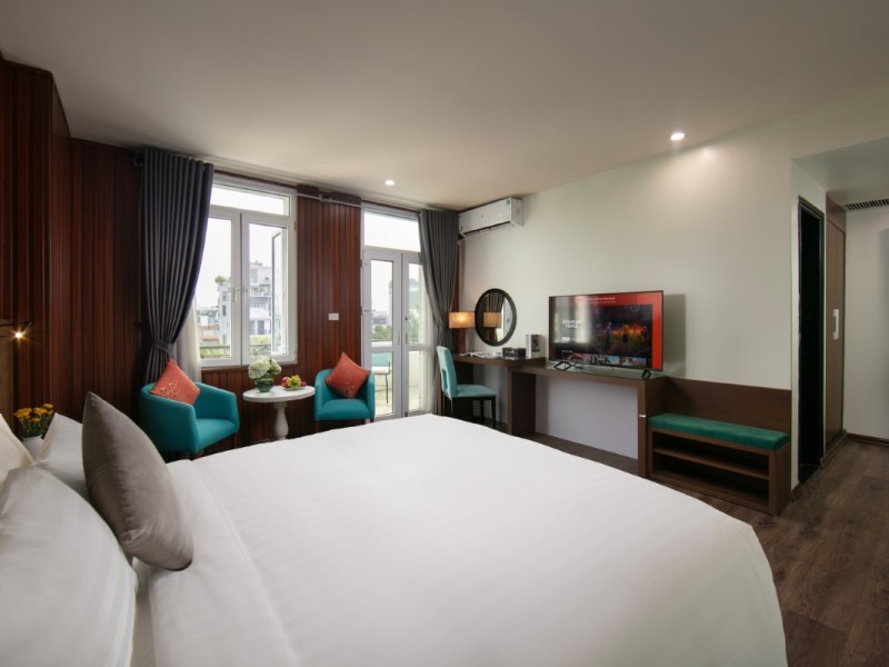 Room with balcony and city view at Anise Hotel
