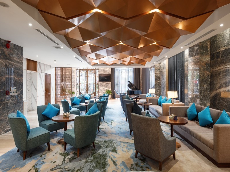 Ánh sáng ấm áp tạo nên không gian ấm cúng tại D'Lusso Lounge