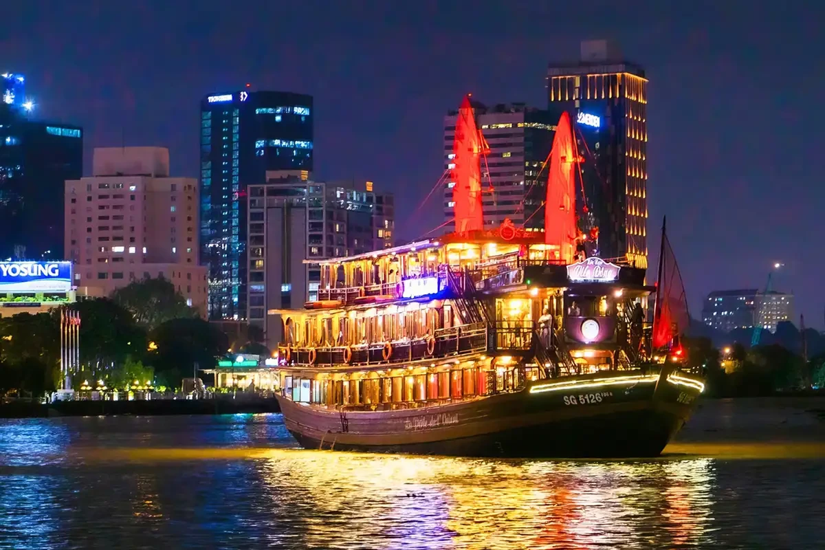 Saigon River Dinner Cruise – Traditional Music & Night Views