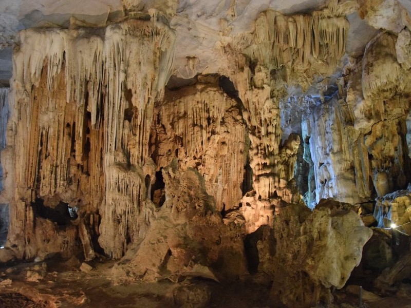Inside Tien Ong Cave - Natural Beauty Stunning rock formations inside Tien Ong Cave